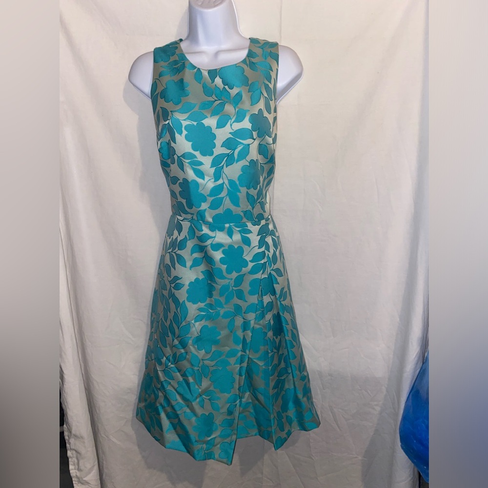 Women’s size 10 TAHARI 50s/60s housewife style dress